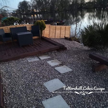 Meridian Tattershall Lakes Escape - Lakeside Lodge Caravan With A Fishing Peg Luxury Hot Tub Екстериор снимка
