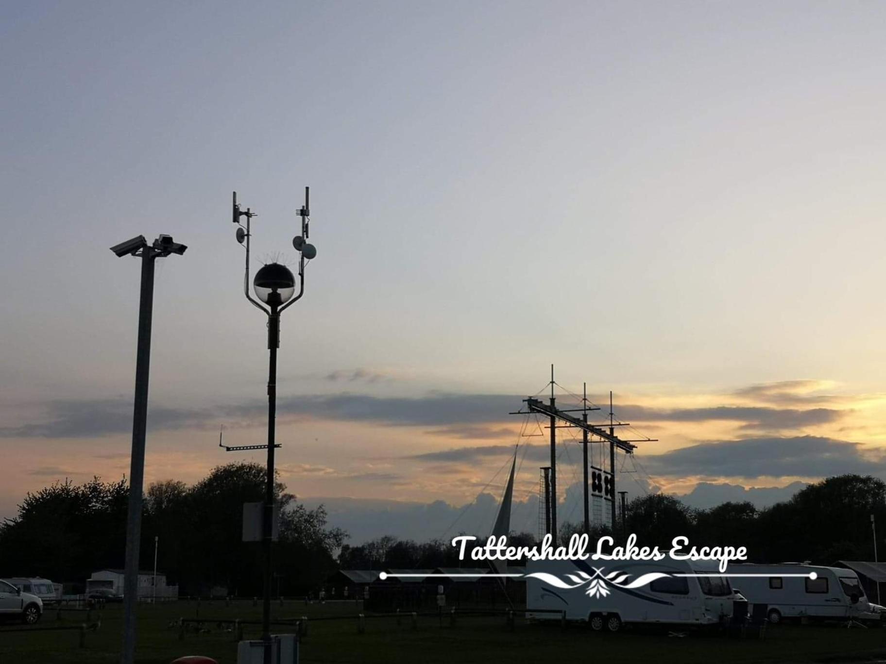 Meridian Tattershall Lakes Escape - Lakeside Lodge Caravan With A Fishing Peg Luxury Hot Tub Екстериор снимка