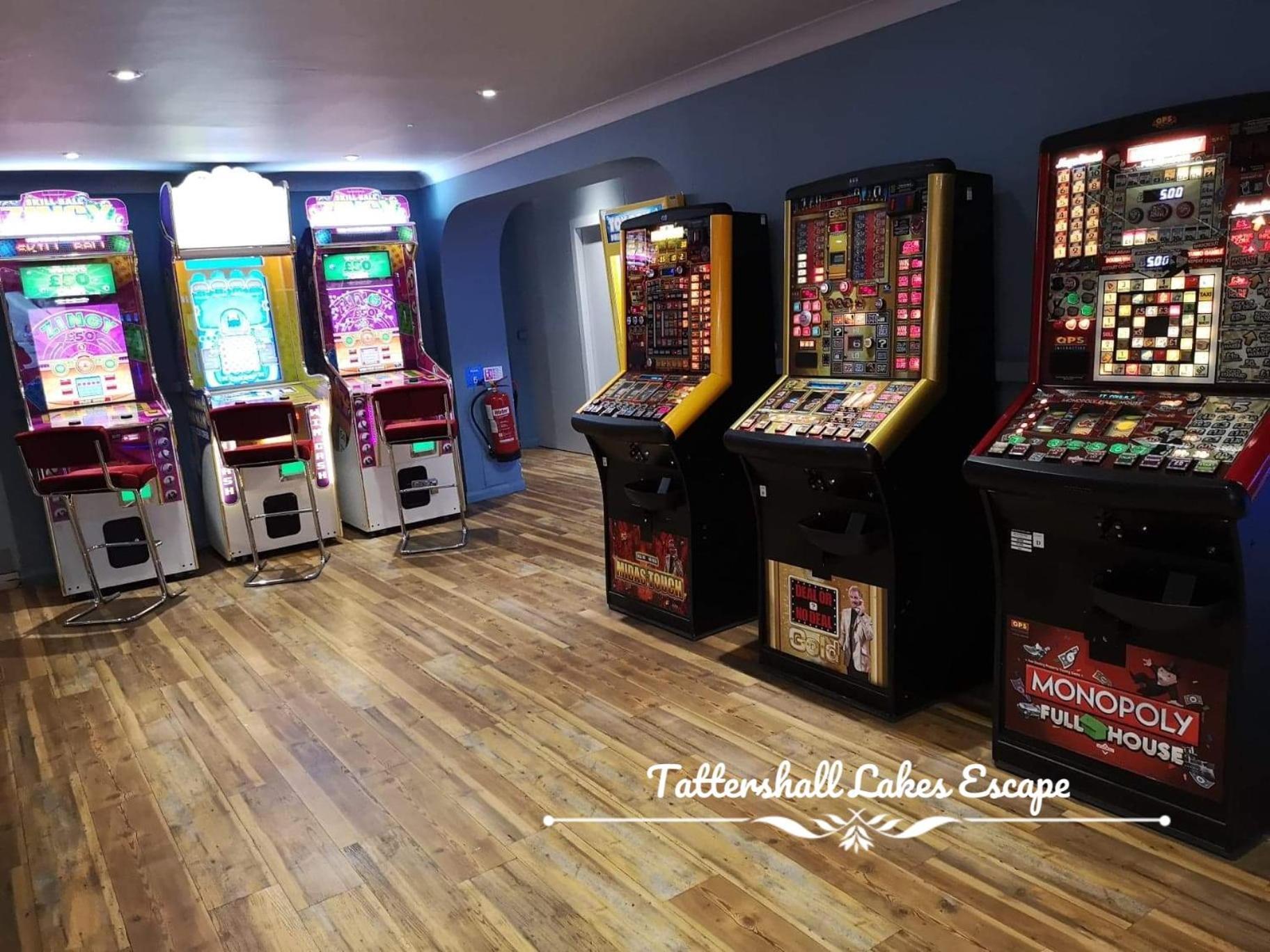 Meridian Tattershall Lakes Escape - Lakeside Lodge Caravan With A Fishing Peg Luxury Hot Tub Екстериор снимка