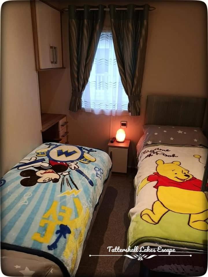 Meridian Tattershall Lakes Escape - Lakeside Lodge Caravan With A Fishing Peg Luxury Hot Tub Екстериор снимка