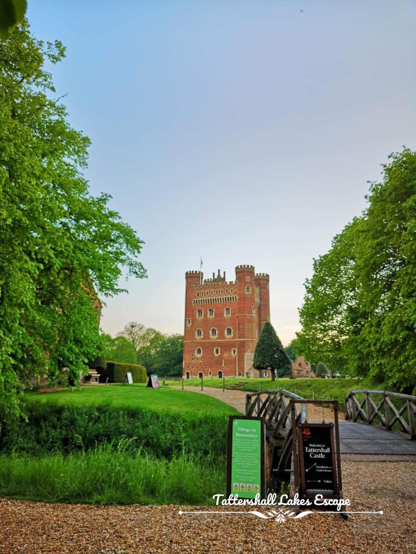 Meridian Tattershall Lakes Escape - Lakeside Lodge Caravan With A Fishing Peg Luxury Hot Tub Екстериор снимка