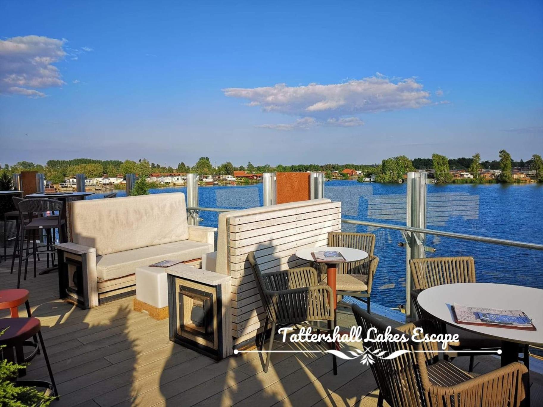 Meridian Tattershall Lakes Escape - Lakeside Lodge Caravan With A Fishing Peg Luxury Hot Tub Екстериор снимка
