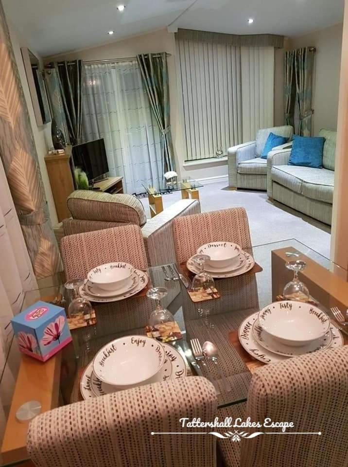 Meridian Tattershall Lakes Escape - Lakeside Lodge Caravan With A Fishing Peg Luxury Hot Tub Екстериор снимка