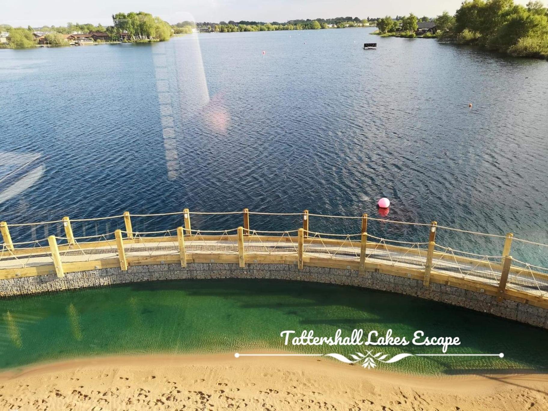 Meridian Tattershall Lakes Escape - Lakeside Lodge Caravan With A Fishing Peg Luxury Hot Tub Екстериор снимка