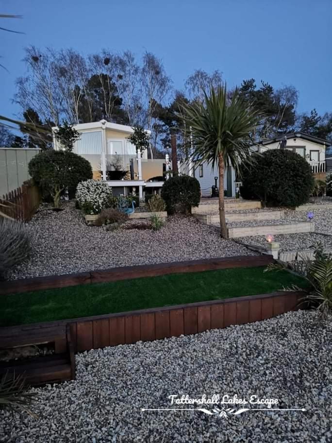Meridian Tattershall Lakes Escape - Lakeside Lodge Caravan With A Fishing Peg Luxury Hot Tub Екстериор снимка