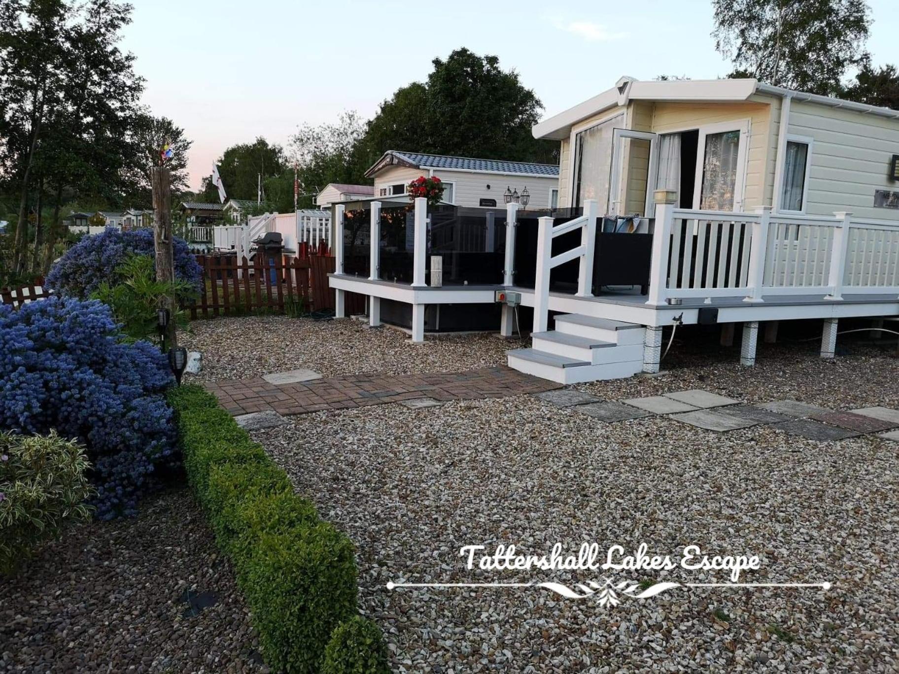 Meridian Tattershall Lakes Escape - Lakeside Lodge Caravan With A Fishing Peg Luxury Hot Tub Екстериор снимка