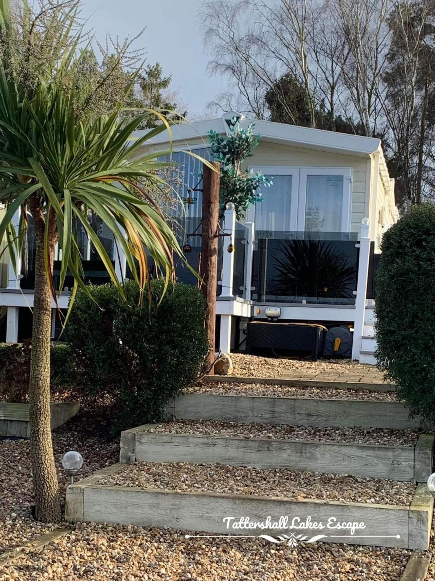 Meridian Tattershall Lakes Escape - Lakeside Lodge Caravan With A Fishing Peg Luxury Hot Tub Екстериор снимка